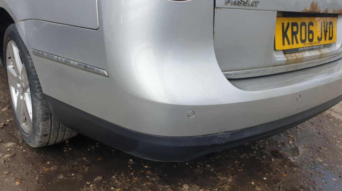 Bara Spoiler Spate cu Locas Senzori Parcare cu Defect Volkswagen Passat B6 Break Combi Variant 2005 - 2010 Culoare LA7W [0412]