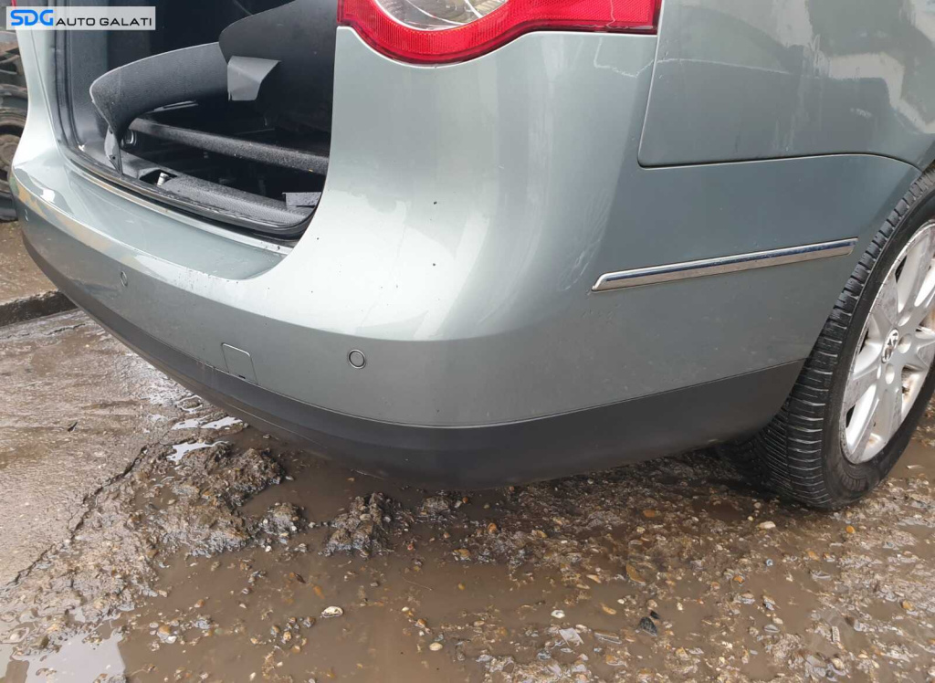 Bara Spoiler Spate cu Locas Senzori Parcare Volkswagen Passat B6 Break Combi 2005 - 2010 Culoare LB6S [L1108]