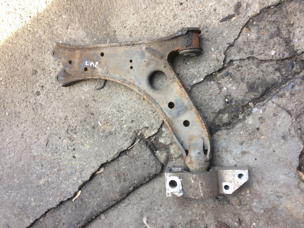 Bascula stanga fata Volkswagen VW Golf 5 [2003 - 2009] Hatchback 5-usi 1.6 FSI Tiptronic (116 hp) (1K1)