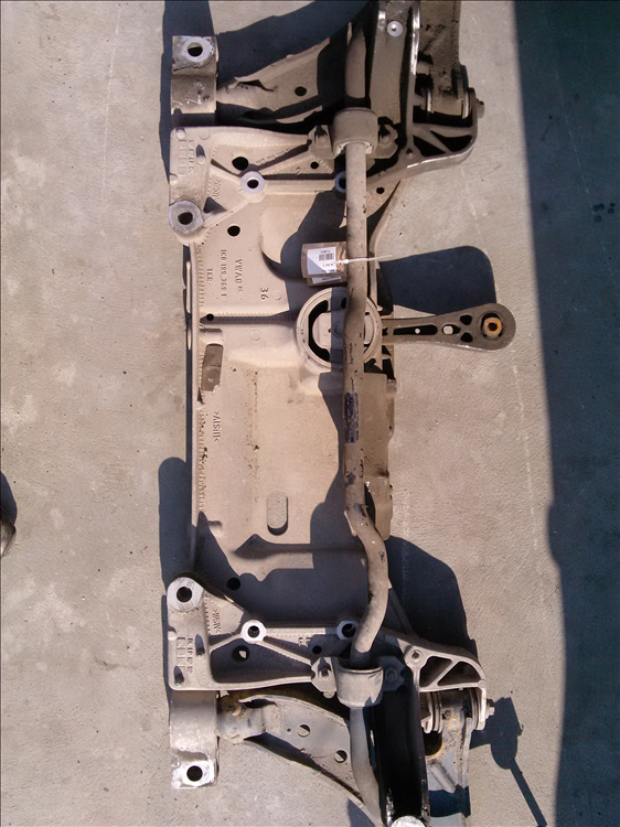 Bascula stanga fata VW GOLF 5