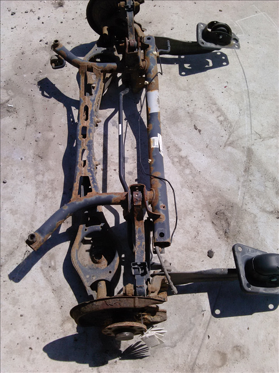Bascula stanga spate inferioara SKODA OCTAVIA 2