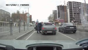 Bataie in trafic: Soferul unui Logan se ia la bataie cu posesorul unei Lada