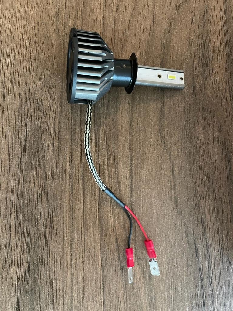 Becuri auto LED