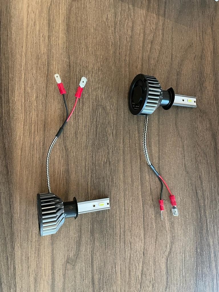 Becuri auto LED