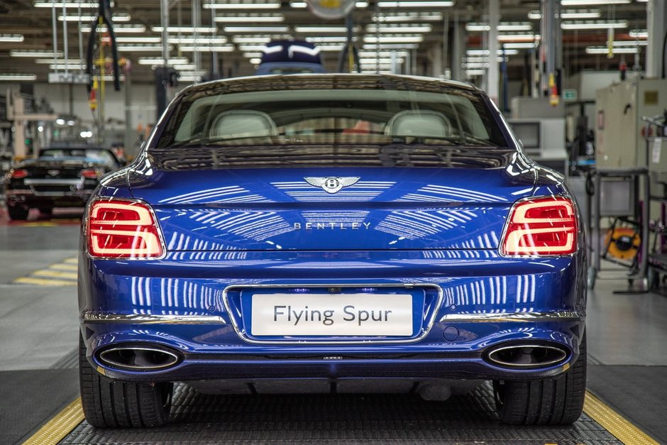 Bentley Flying Spur intra in productie