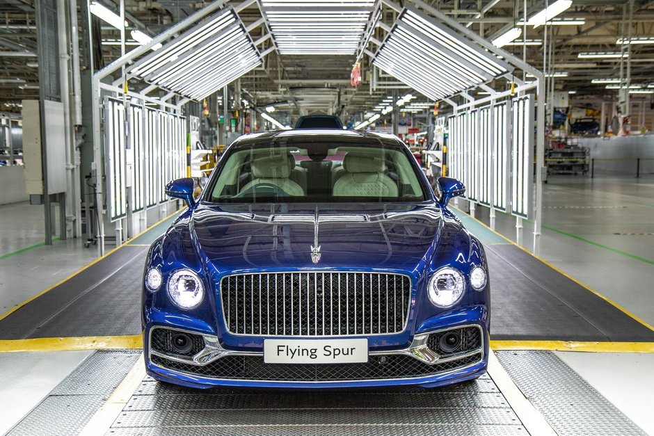 Bentley Flying Spur intra in productie