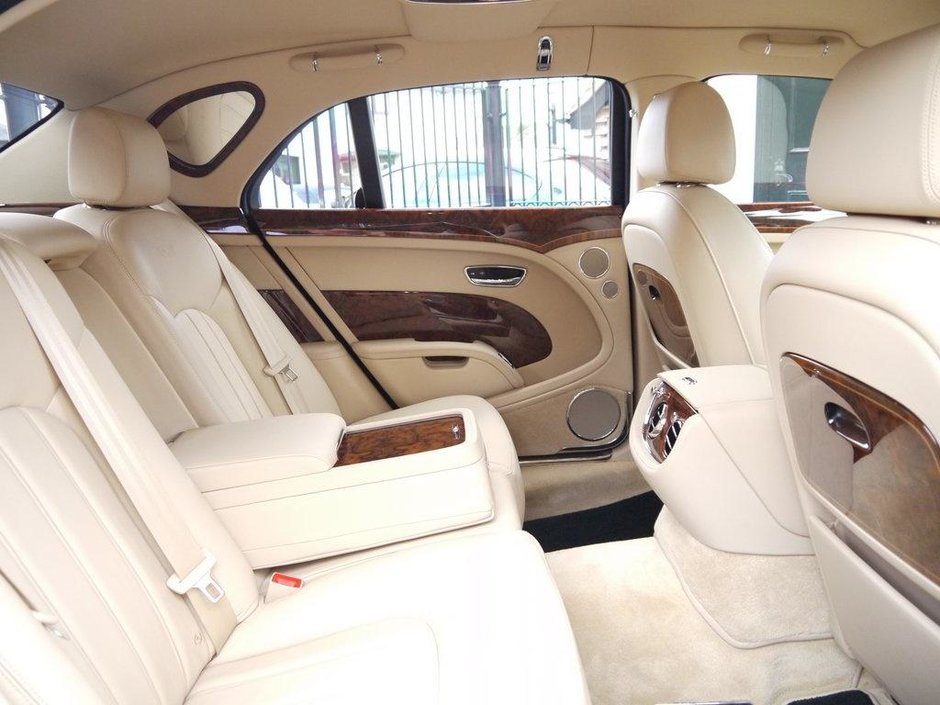 Bentley Mulsanne folosit de Regina Elisabeta a II-a