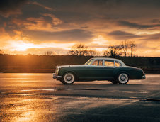 Bentley S2 Continental Flying Spur de la Lunaz Design