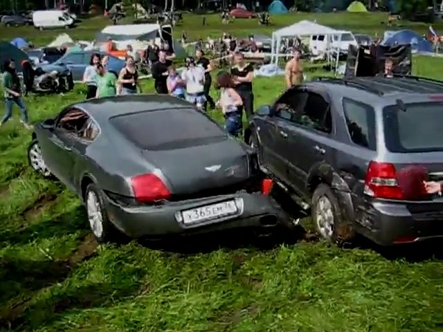 Bentley versus jeep - "Bataie" la gratar Bentley versus jeep - "Bataie" la gratar