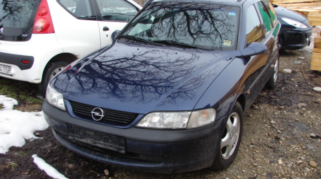 Biela Opel Vectra B [1995 - 1999] wagon 5-usi 1.6 MT (101 hp) (31_) 1.6 16V