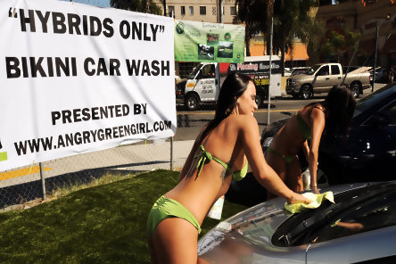 Bikini Car Wash doar pentru hibrizi Bikini Car Wash doar pentru hibrizi