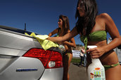 Bikini Car Wash doar pentru hibrizi