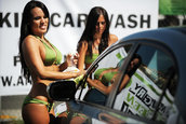 Bikini Car Wash doar pentru hibrizi