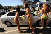Bikini Car Wash doar pentru hibrizi