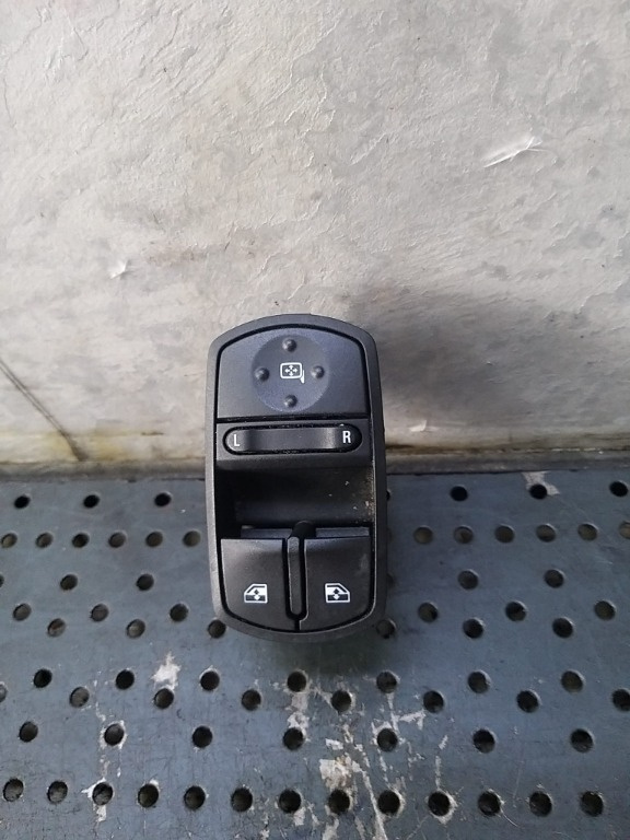 Bloc butoane geamuri oglinzi stanga fata opel corsa e x10 13430017 315625731