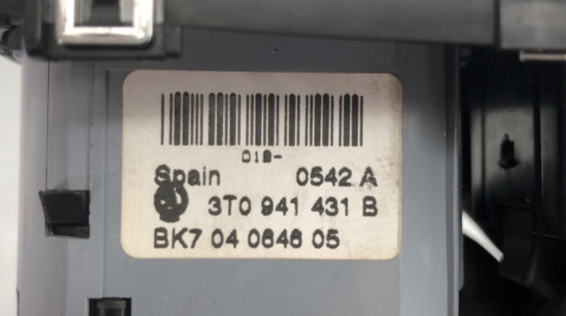 Bloc lumini Skoda Superb 2 Combi 2.0 TDI DSG Automat 140cp sedan 2012 (3T0941431B)