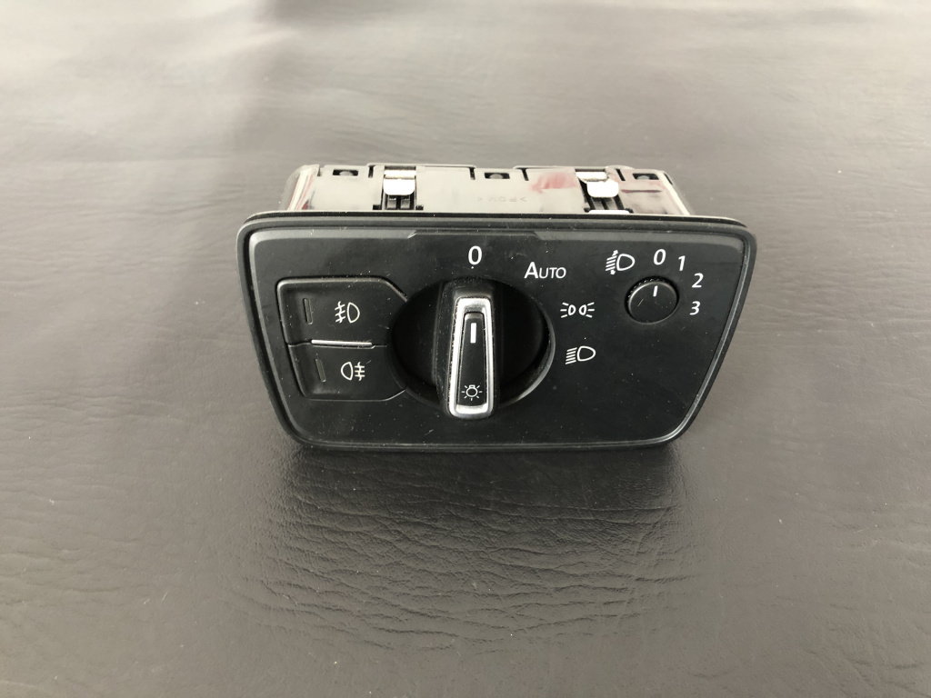 Bloc lumini Volkswagen Passat B8 2.0 TDI Trendline BlueMotion Manual sedan 2016 (3G0941633)