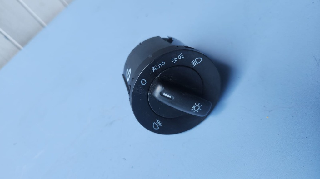 Bloc lumini Vw Golf 6 1.4 TSI cod motor CAX an 2011 cod 1K0941431BL