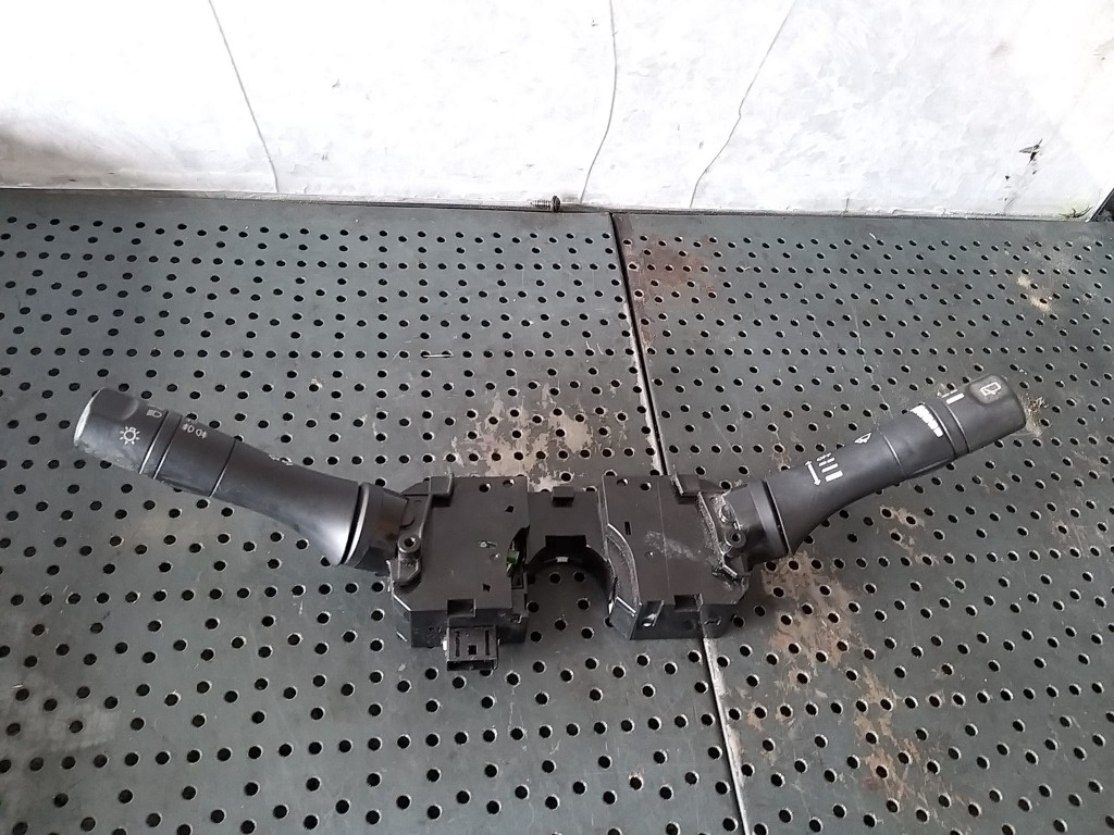 Bloc manete semnalizare stergator parbriz nissan nv200