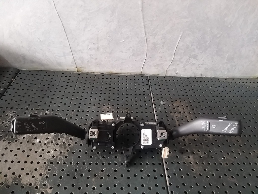 Bloc manete semnalizare tempomat stergator parbriz skoda octavia 2 1z 279898 5k0953502m 5k0953521bn