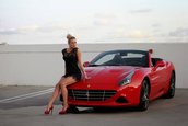 Blonda si Ferrari-ul California T