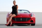 Blonda si Ferrari-ul California T