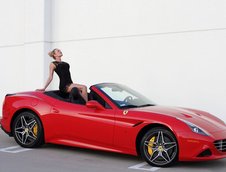 Blonda si Ferrari-ul California T