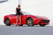 Blonda si Ferrari-ul California T