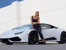 Blonda si Lamborghini-ul Huracan