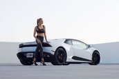 Blonda si Lamborghini-ul Huracan