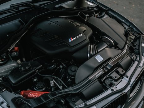 BMW 135i cu motor V8