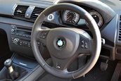 BMW 1M cu 1.318 de kilometri la bord