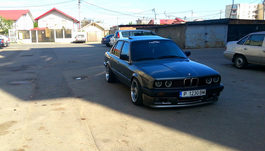 BMW 316 BMW E30/ 316 /(URS)
