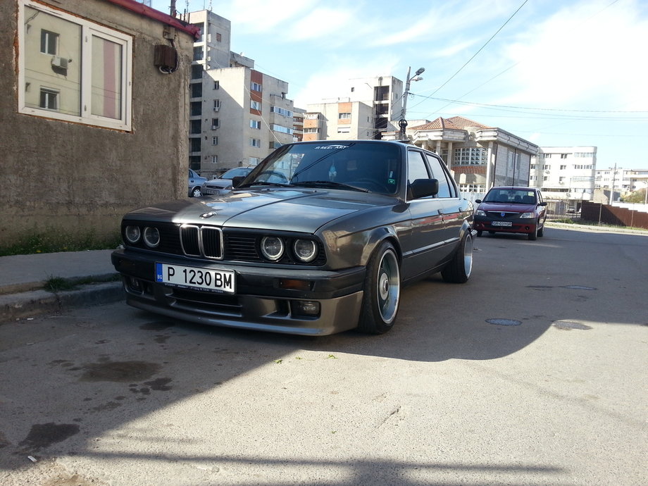 BMW 316 BMW E30/ 316 /(URS)