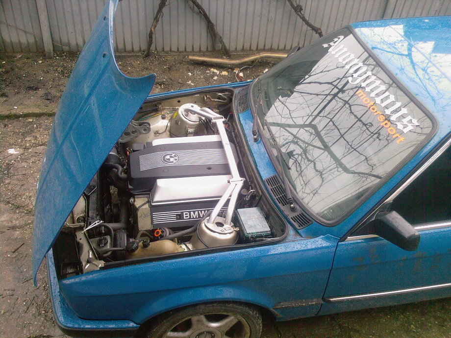 BMW 316 e30 - 4.0 v8 - 89 EvL