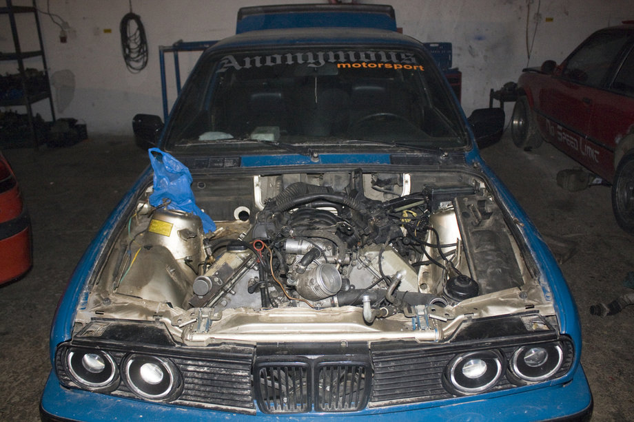 BMW 316 e30 - 4.0 v8 - 89 EvL