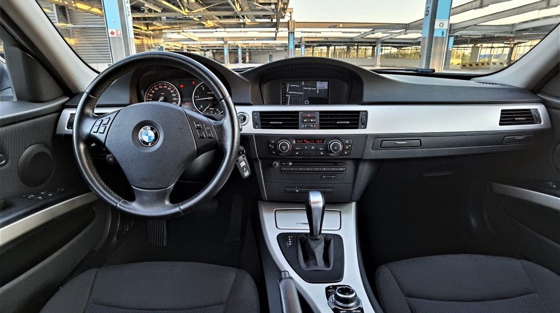 BMW 318 2.0 2011