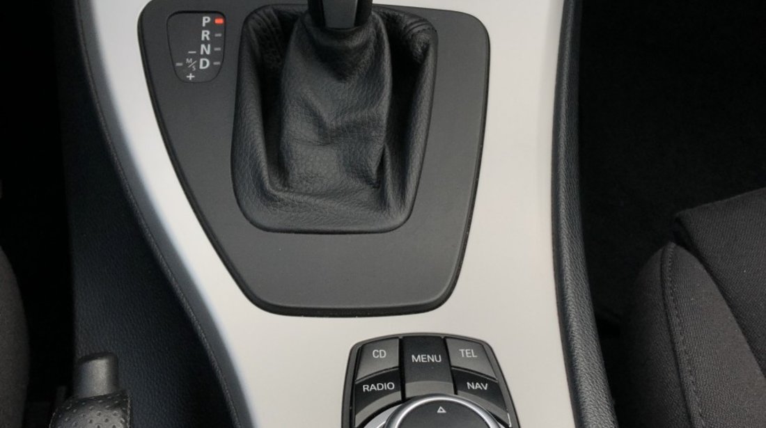 BMW 318 Diesel / Automata / Keyless Go-Entry / Bi-XENON / Navi MARE / Interior M (volan si scaune) / Camera faza scurta-lunga / Senzori parcare fata-spate / Scaune incalzite / RECENT ADUSA DIN GERMANIA!!! 2010