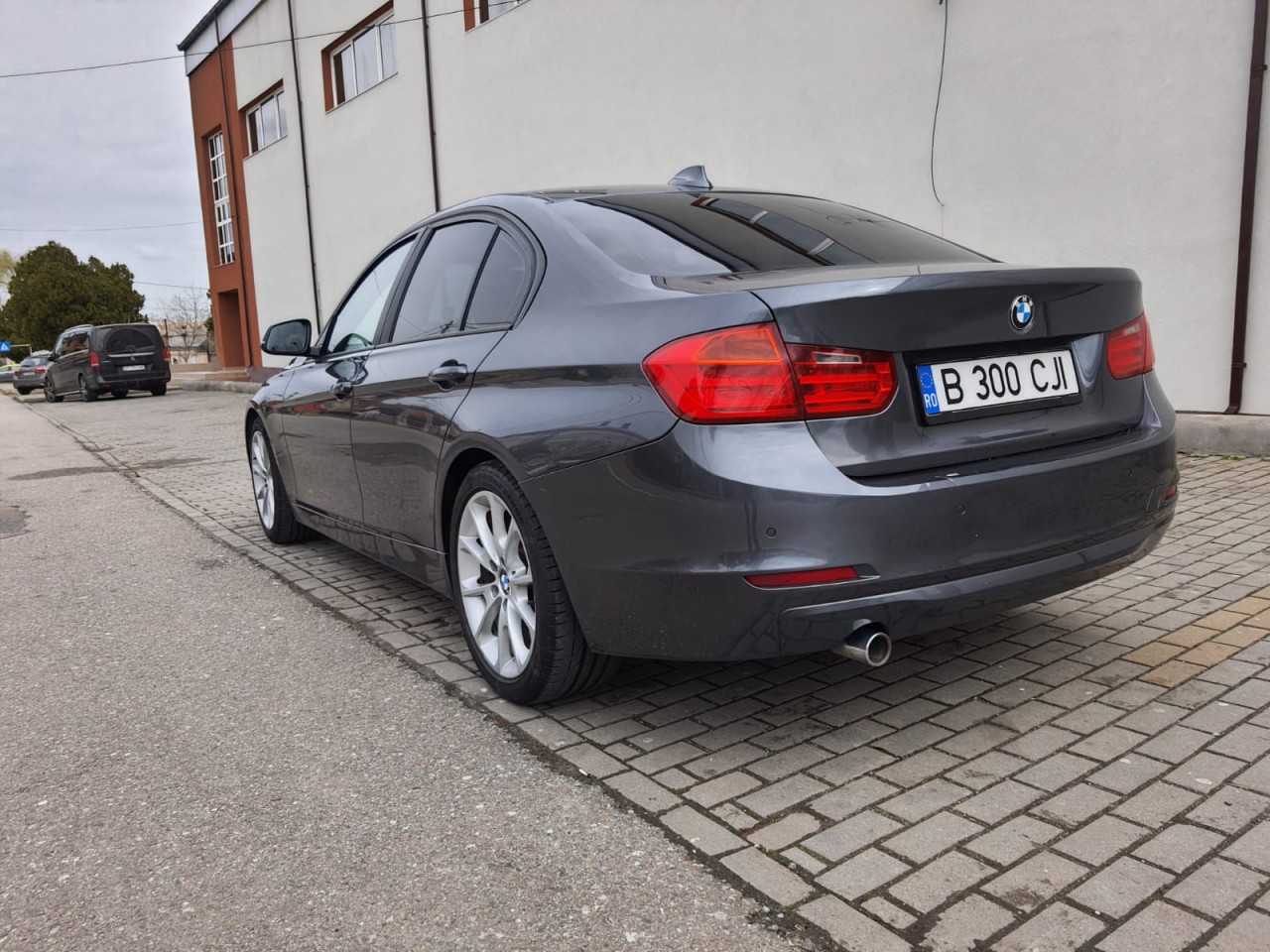 BMW 320 170 cai 2013