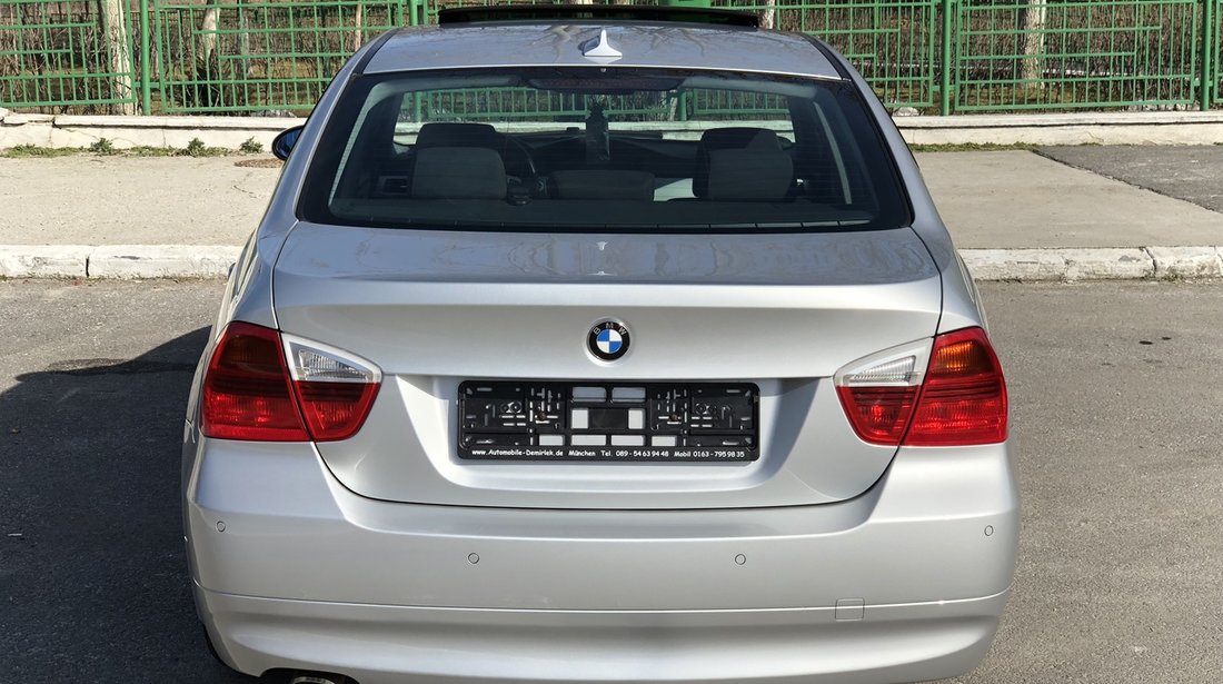 BMW 320 BMW 320i 150Cp / TRAPA / NAVIGATIE /SENZORI PARCARE FATA+SPATE/VOLAN SPORT CU COMENZI . Provenienta Germania! 2006