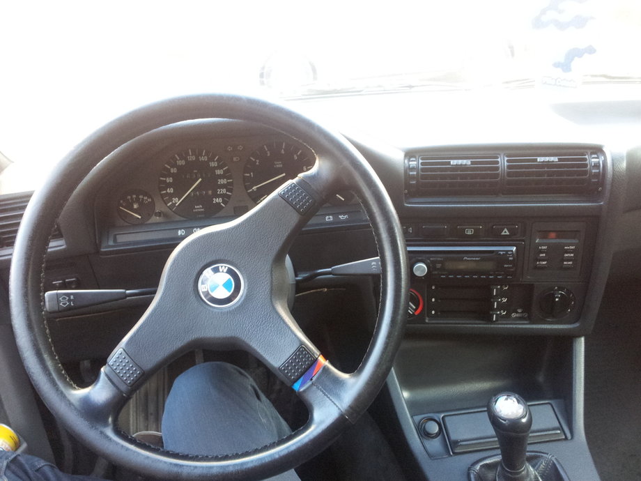 BMW 320 E30