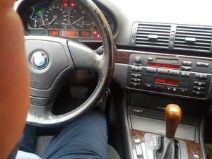 bmw 320i an 1999 triptonic 110 kv are 270miikm,impecabila  fff angrijita dati un sfat exp cutie,motor,cons,ca masina?