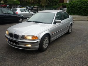 bmw 320i an 1999 triptonic 110 kv are 270miikm,impecabila  fff angrijita dati un sfat exp cutie,motor,cons,ca masina?