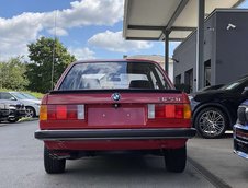 BMW 323i cu 260 de kilometri la bord