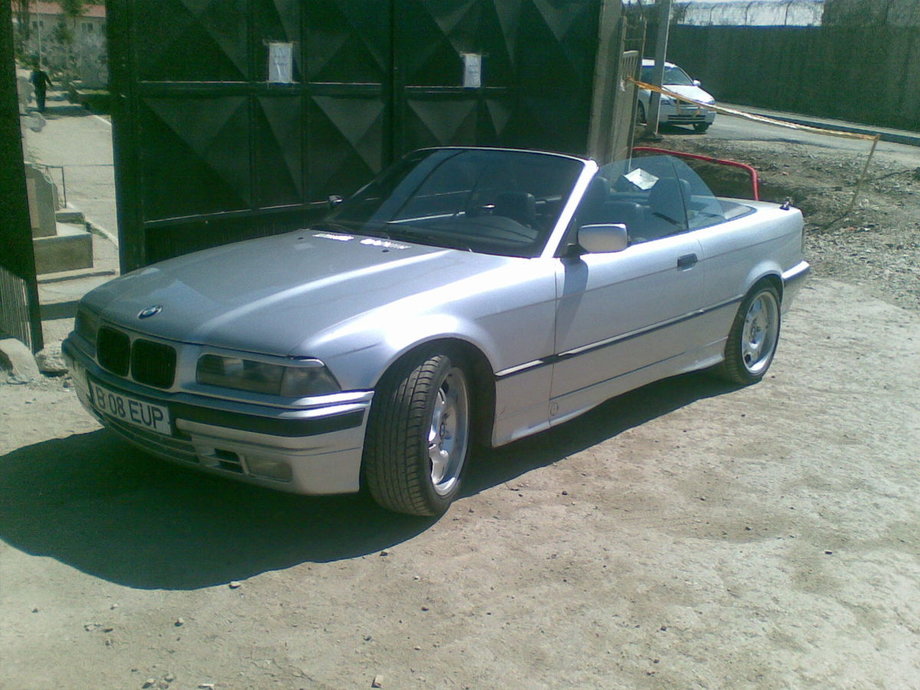 BMW 325 2496