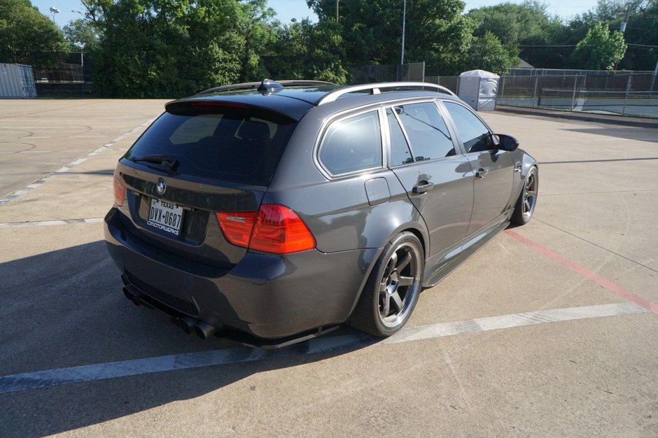 BMW 328i Touring transformat in M3