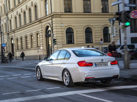 BMW 330e - Galerie Foto