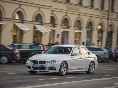 BMW 330e - Galerie Foto