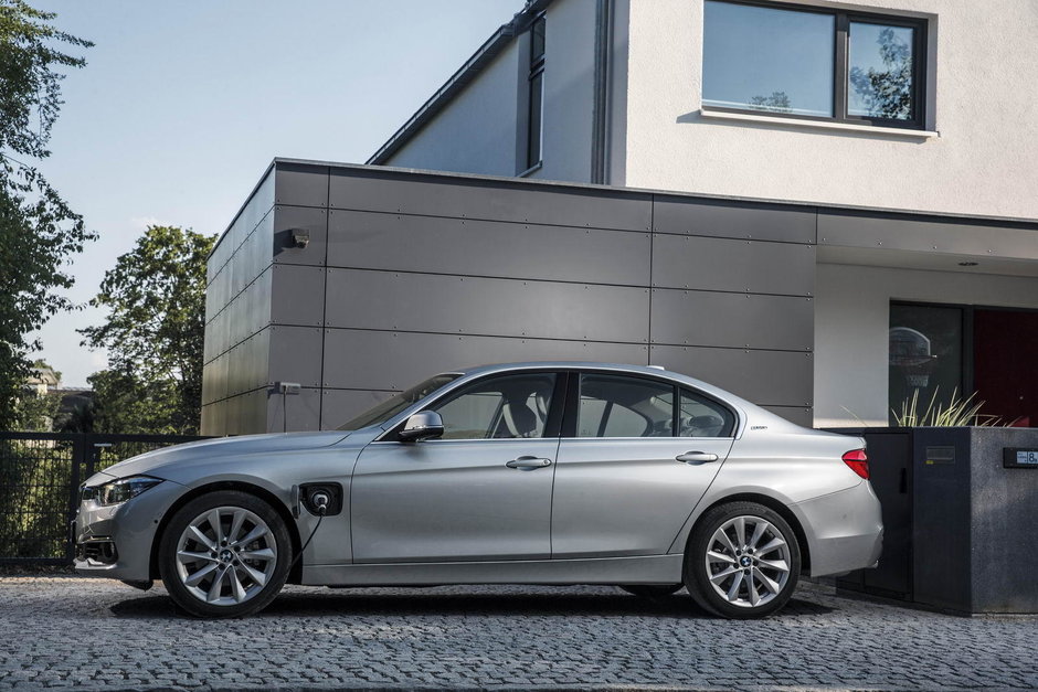 BMW 330e