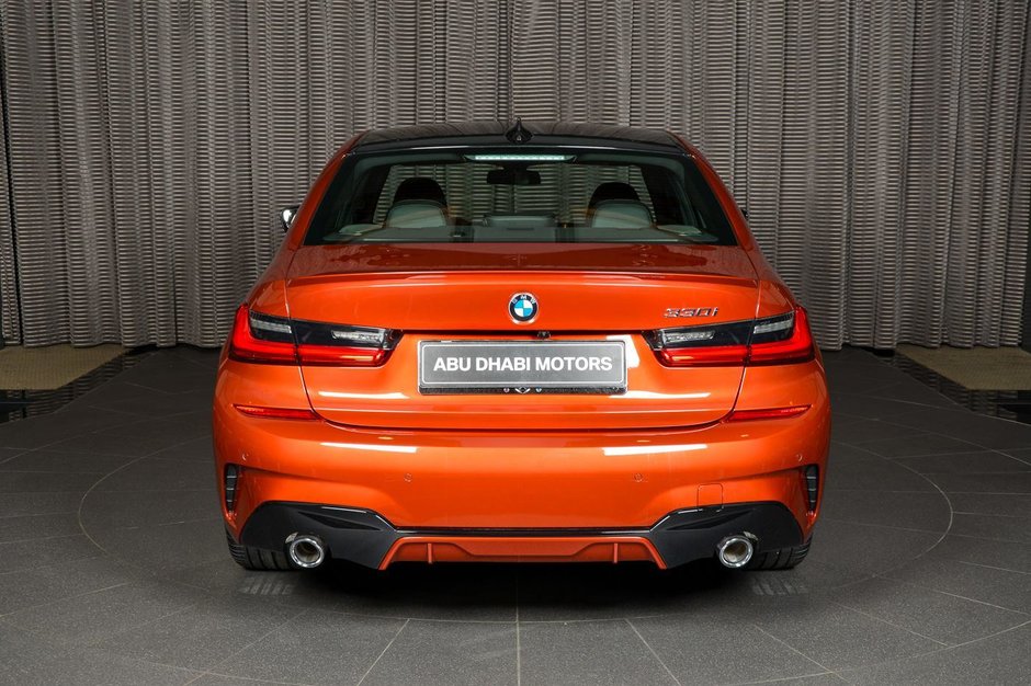 BMW 330i cu optiuni M Performance